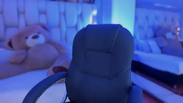 XXX chat uživo modela revenmiller_