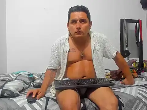 danisttar: διαδικτυακό σόου στην κάμερα