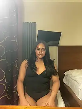 Realriyaaa webcam show