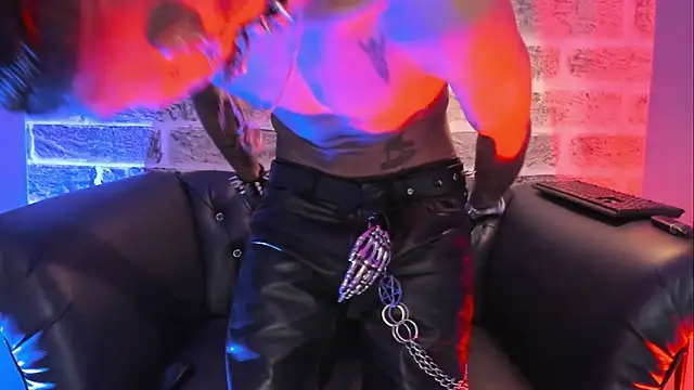 Show modela Maximoking26 na web-kameri