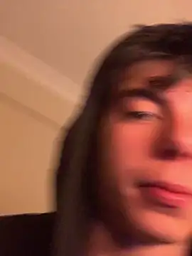 Beratylmamss: διαδικτυακό σόου στην κάμερα