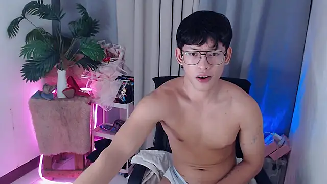 Chatroom XXX en direct de pinkcock_froi2305