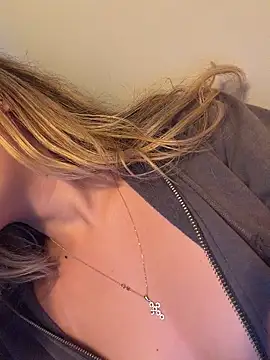 Pokazy przed kamerką – saliha_pinky_