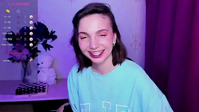 Chat XXX en directo de KindHazelHere_