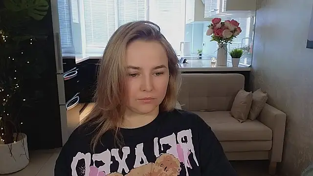 Mira_Mermayd's Live XXX Chat