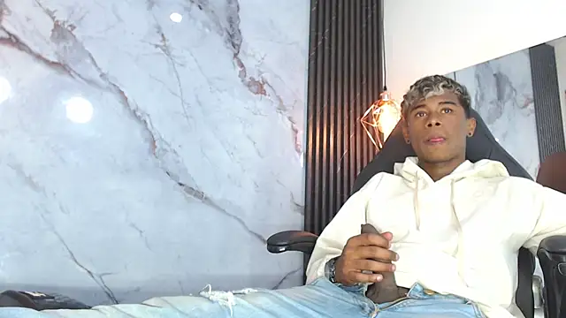 TonnyMarck live XXX chat