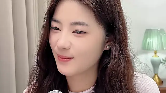 Nicole20266 即時 XXX 聊天