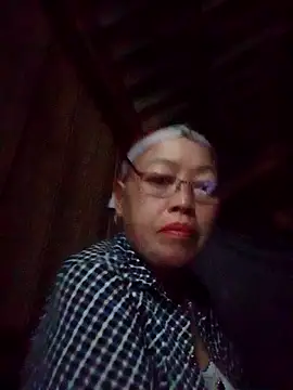 Agnes-baby élő XXX-chatje