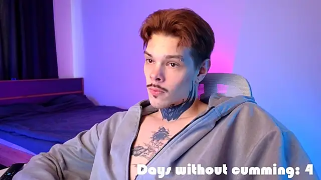 DENIS_HERE: διαδικτυακό σόου στην κάμερα