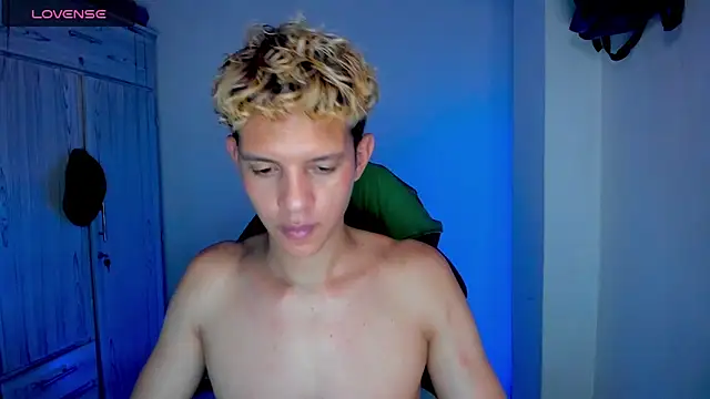 tylernova Chat XXX live