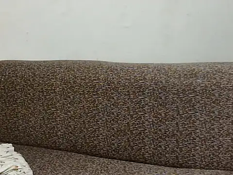 lvey_lva: διαδικτυακό σόου στην κάμερα