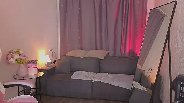 Chatroom XXX en direct de LoralAvery