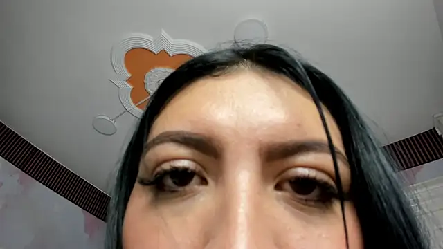 Chat +18 de KAMI_HUGEASS ao vivo