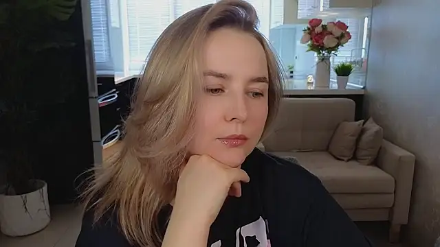 Mira_Mermayd's Live XXX Chat