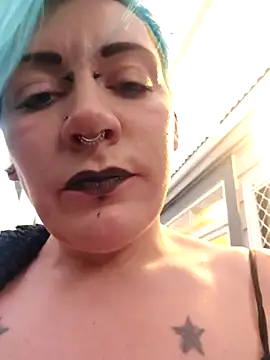 PinkTheHawk élő XXX-chatje