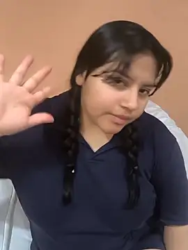 Chat XXX en directo de Hinae_