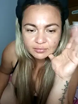 Chatroom XXX en direct de lucy_estrr