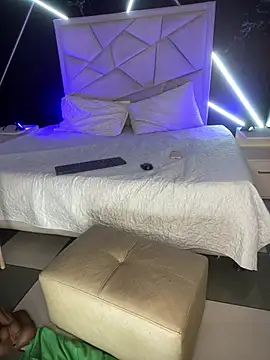 riri_brunnete লাইভ XXX চ্যাট