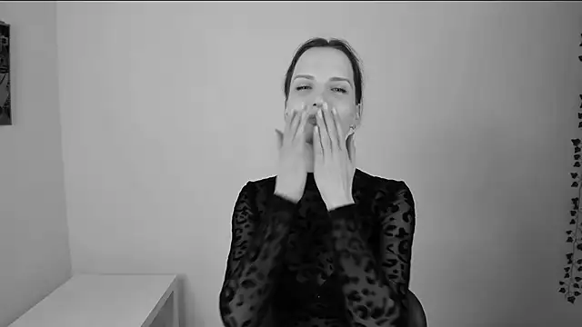 Ariadna_Shy: онлайн-секс-чат