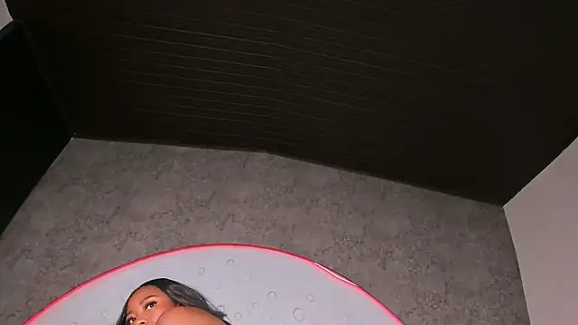 Chat +18 de Shanelsmith ao vivo