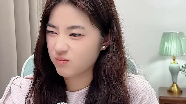 Show modela Nicole20266 na web-kameri