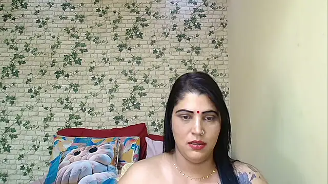 Chat +18 de XIndianintimacy ao vivo