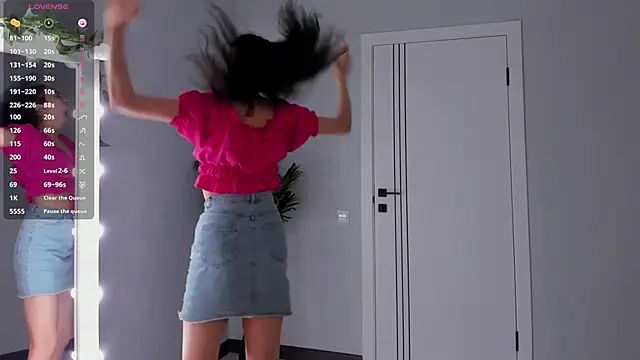 FlirtyAura's Live XXX Chat