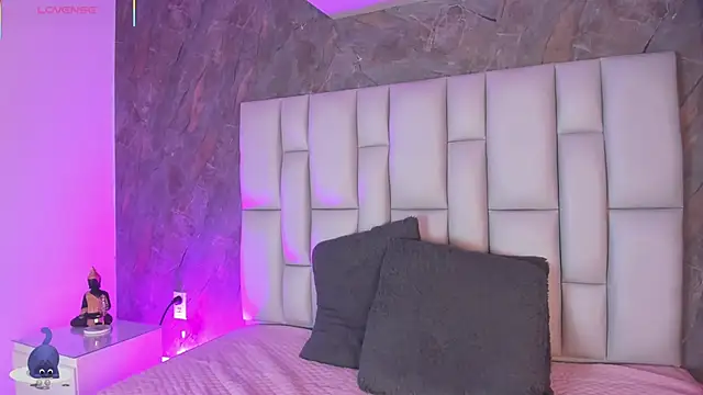 lya_gomez's Live XXX Chat