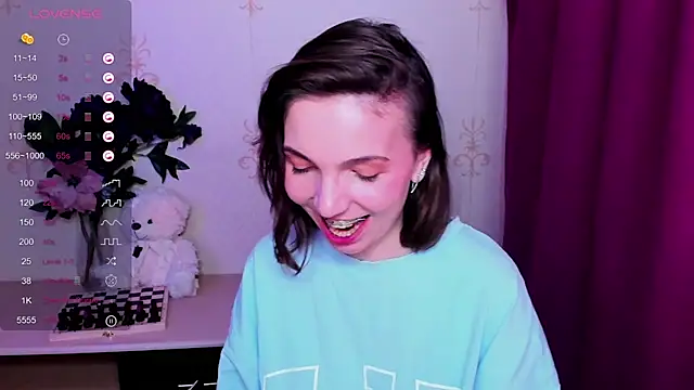 KindHazelHere_ Chat XXX in diretta