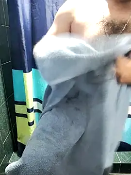 Renooo04: διαδικτυακό σόου στην κάμερα