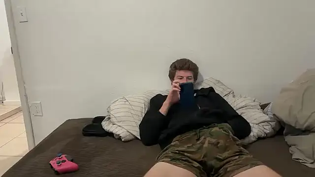 greekmythics: διαδικτυακό σόου στην κάμερα