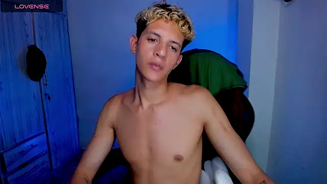 tylernova Live XXX-Chat
