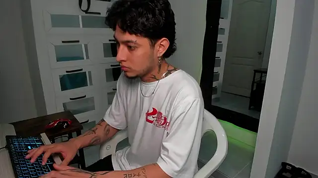 Sky_Wild Live XXX-Chat