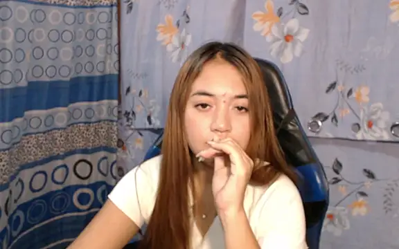 urlover_mae26's Live XXX Chat