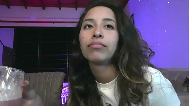 little-Emma 在線直播表演