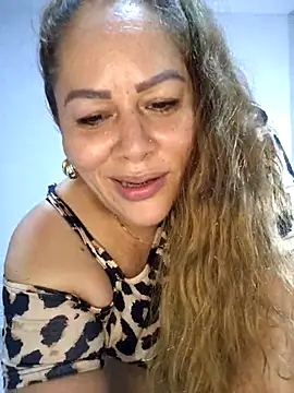 SluttyMilf79's Live XXX Chat