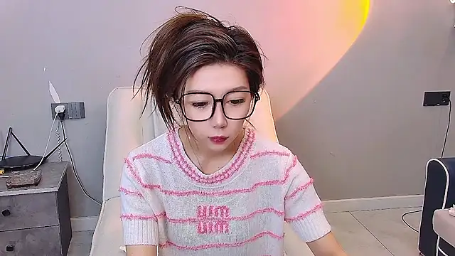 yue-77 在線直播表演