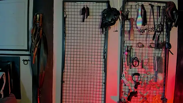 Twisted_Fantasy Live XXX-chat