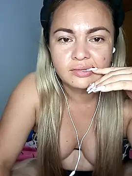 Show de lucy_estrr na webcam