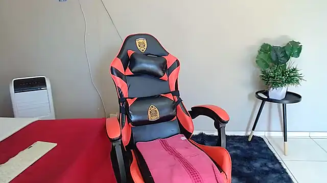 Queen_Nicky Chat XXX in diretta