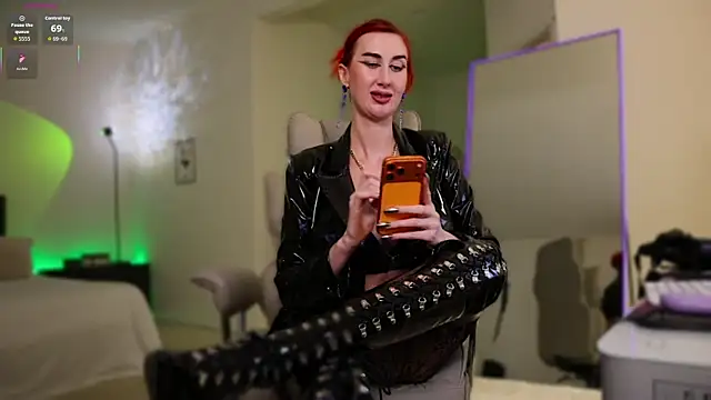 Chat XXX en directo de Lady_RedAlexa_RA