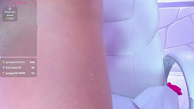 Chat +18 de Natasha_Kiim_ ao vivo