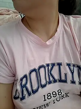 Emi_hot1 Chat XXX live