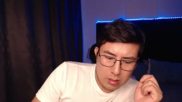 andrewmhilton_'s Live XXX Chat