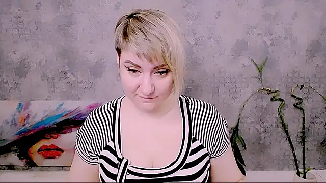 Djullia 即時 XXX 聊天