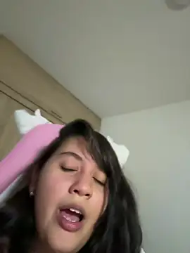 Angeldusttt Adlı Modelin Canlı XXX Sohbeti