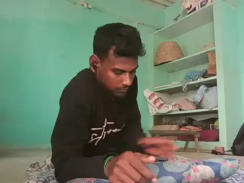 Tamilgud23: διαδικτυακό σόου στην κάμερα