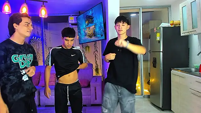 Houseofwarriosのウェブカメラショー