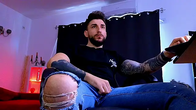 MightyAaron66 élő XXX-chatje