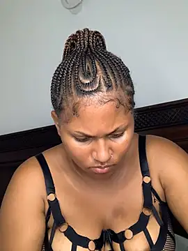 madell: διαδικτυακό σόου στην κάμερα